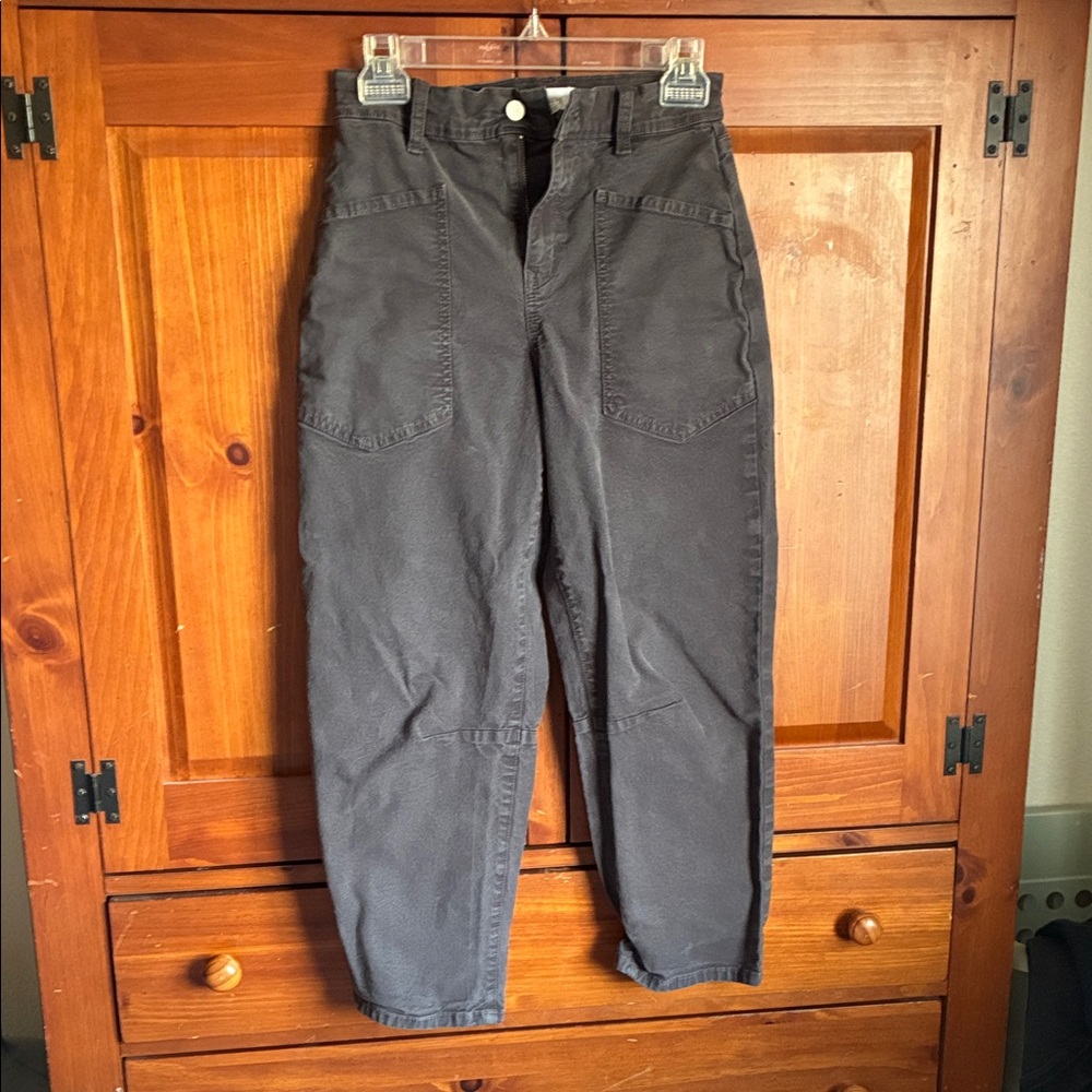 Evereve barrel leg dark grey Pants size 25